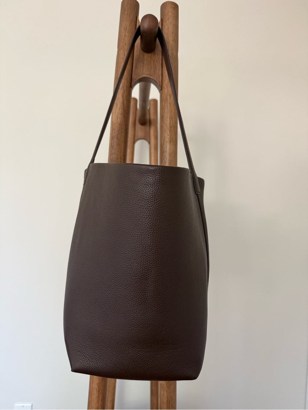 Quince Italian Leather Shoulder Bag / Bucket Tote in Chocolate Brown